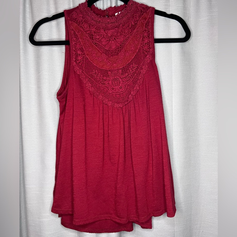Taylor & Sage Size S Red Lace Sleeveless Blouse